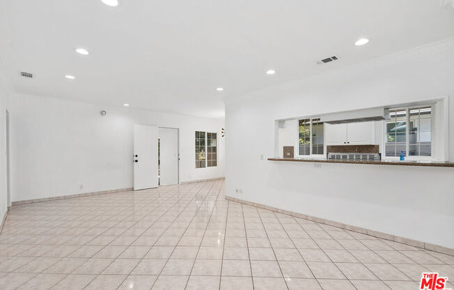5630 RADFORD AVE