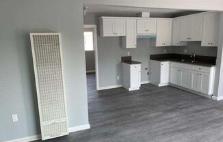 3 beds, 1 bath, $2,750, Unit 925 1/2