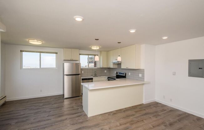 2 beds, 2 baths, $4,650, Unit 204