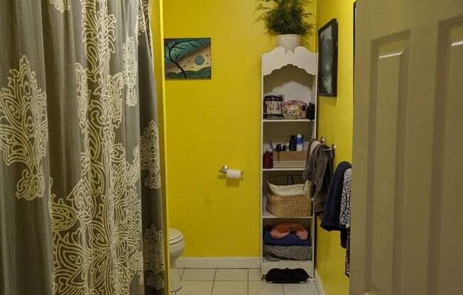 Somerville 2 bedroom with parking for 9/1