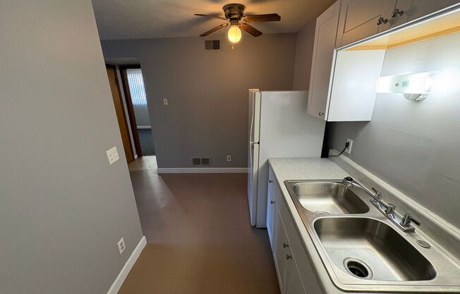 1 bed, 1 bath, 802 sqft, $720, Unit #3