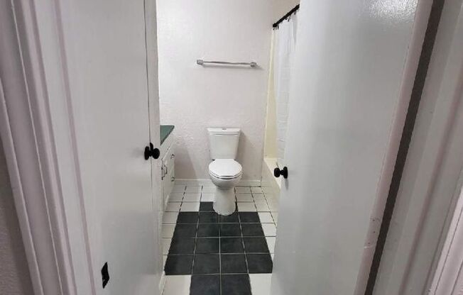 2 beds, 1.5 baths, 900 sqft, $775, Unit Apt 608