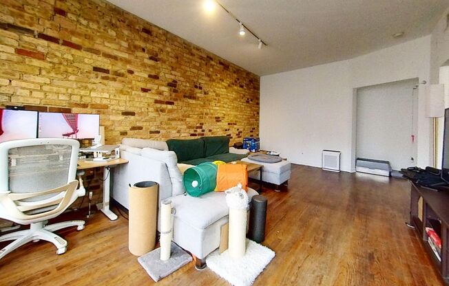 1 bed, 1 bath, 810 sqft, $2,350, Unit 1309 3A