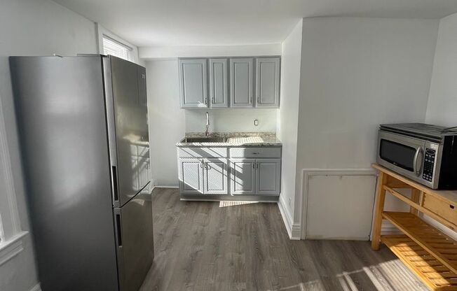 1 bed, 1 bath, $1,200, Unit Unit 2