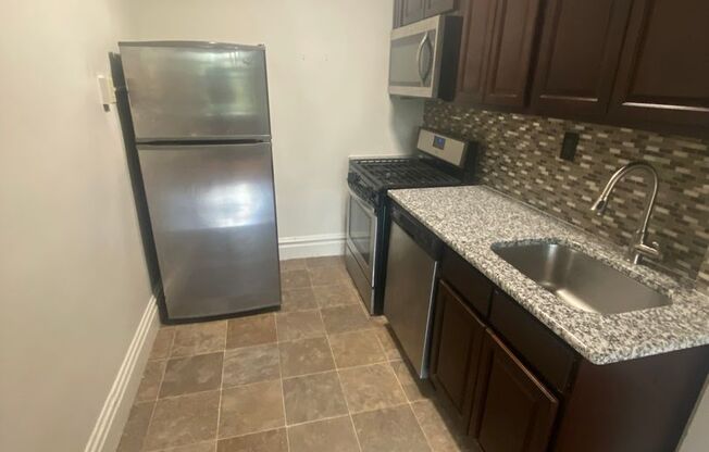 1 bed, 1 bath, 480 sqft, $1,925, Unit D12