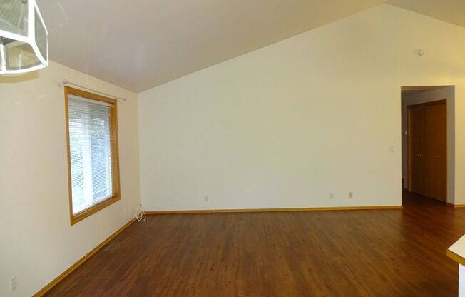 3 Bed, 2 Bath Home with 2-Car Garage & Covered Deck — Santa Clara, Eugene