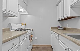 2 beds, 1 bath, 872 sqft, $1,235, Unit N-5E