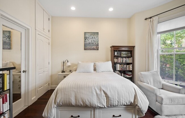 216 W CANTON ST