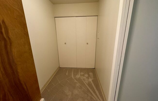 Studio, 1 bath, 375 sqft, $1,075, Unit 108