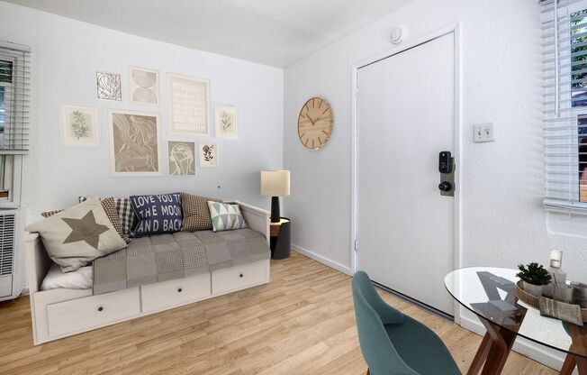San Diego Two Weeks FREE PRIVATE DETACHED STUDIO • PRIVATE FENCED YARD • GOLDEN HILL
