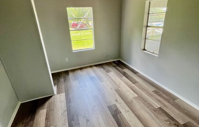 Beautifully Remodeled Lakeland 3BR/1BA Home with HUGE FENCED YARD!