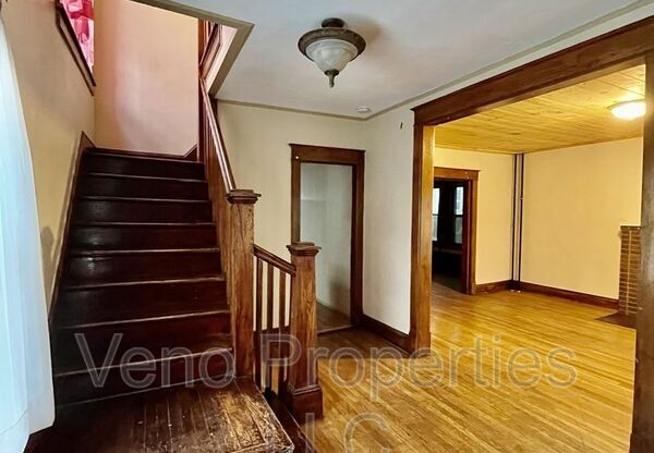19 KENT ST