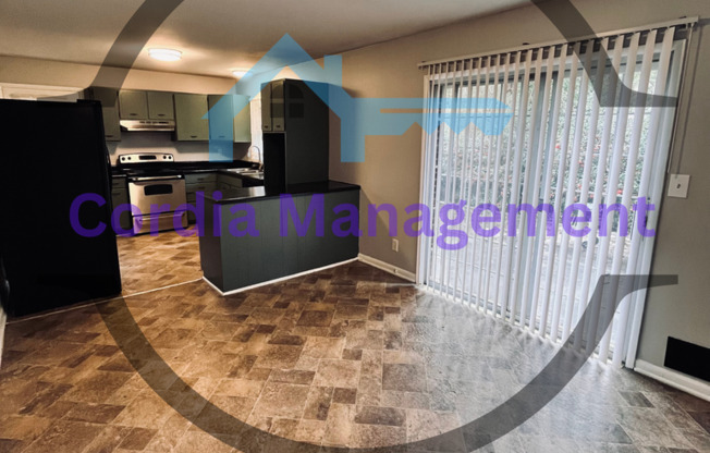 Lovely 3 bedroom 2 Bath with Garden Green Kitchen