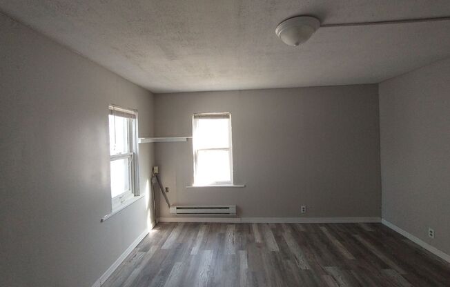$675 - 1 bedroom/ 2 bathroom - 2 story Apartment in Historic Delano