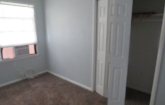 3 beds, 1 bath, $1,100