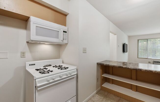 2 beds, 1 bath, 650 sqft, $1,075, Unit 111