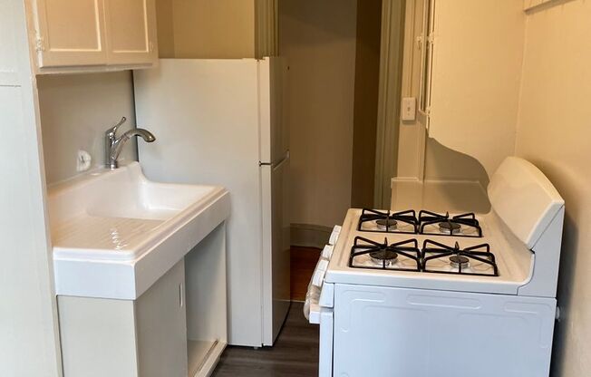 2 beds, 1 bath, $2,399