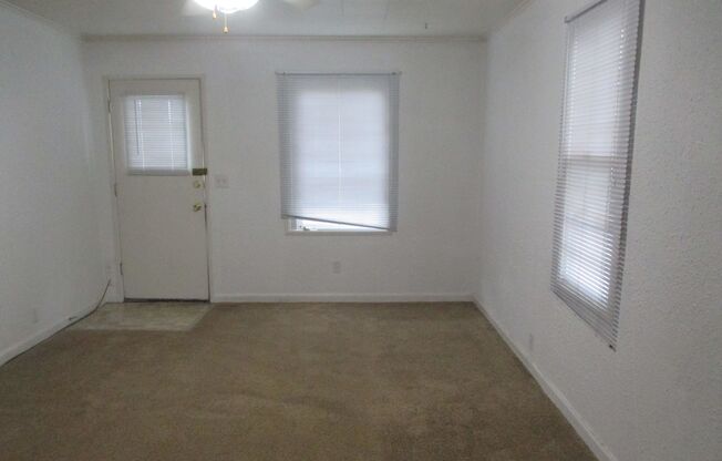 **PENDING APP**Cute 2 Bed 1 Bath Cottage like Home in Buckley