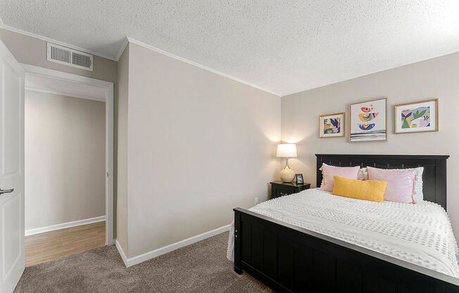 2 beds, 1 bath, 907 sqft, $1,070, Unit C38