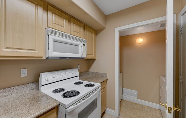 2 beds, 2 baths, 1,036 sqft, $1,500, Unit Badura Ave W. 8000 #2082
