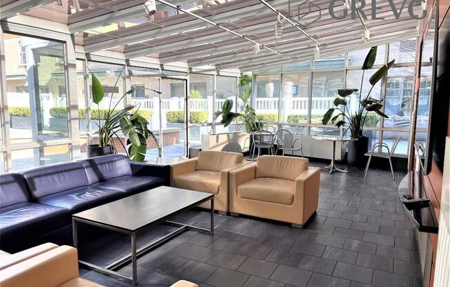 1 bed, 1 bath, 430 sqft, $3,200, Unit S6J
