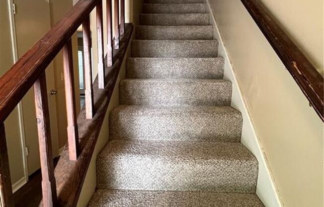 2043 - 2049 East Oaks