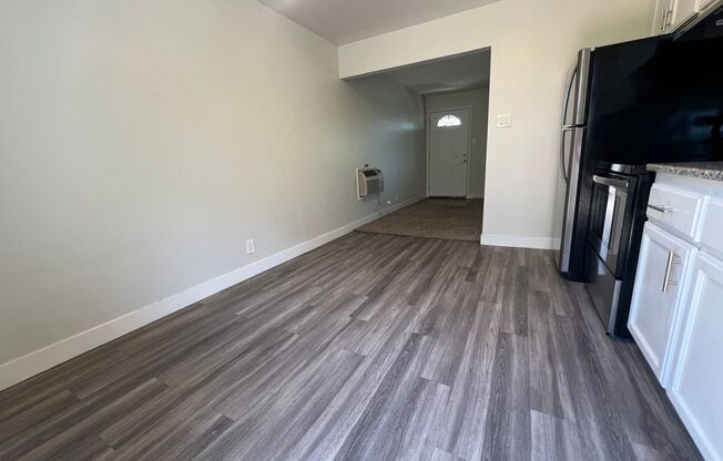 2 beds, 1 bath, 800 sqft, $2,195, Unit 28