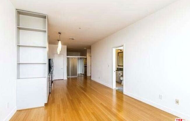 2 beds, 2 baths, 910 sqft, $3,300, Unit 2008