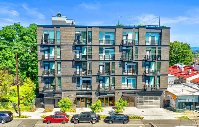 Studio, 1 bath, 288 sqft, $1,395, Unit 104