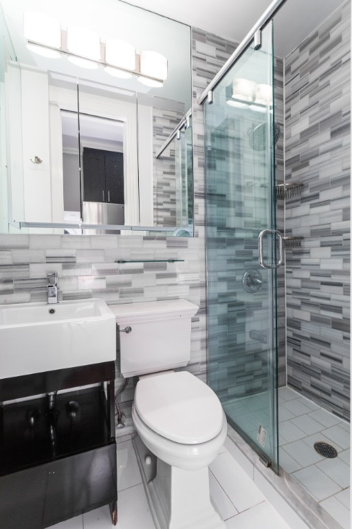 325 E 5 ST