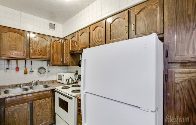 2 beds, 1 bath, $4,000, Unit 601