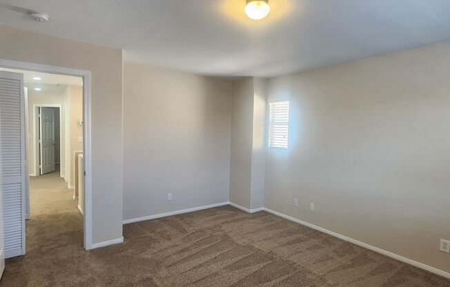 FRESHLY PAINTED 3BR + Loft in SW Las Vegas - NEW CARPETING, NEW KITCHEN APPLIANCES