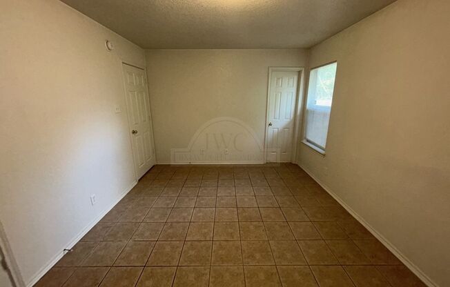 3 beds, 2 baths, $1,295, Unit 207 Dale Earnhardt Unit A