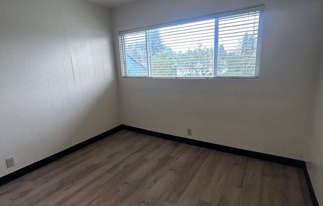 1 bed, 1 bath, $1,100, Unit 26