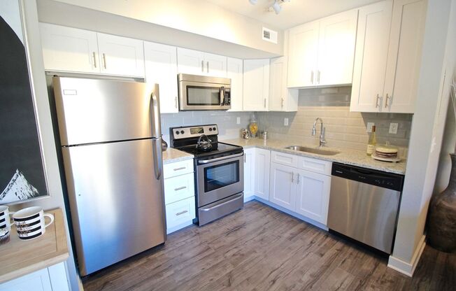 2 beds, 1 bath, 790 sqft, $1,450, Unit 908