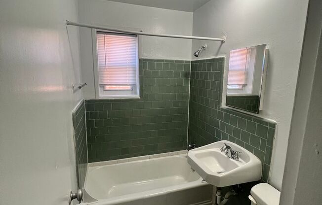 2 beds, 1 bath, $1,395