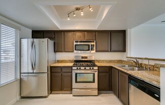 GORGEOUS 2 BEDROOMS UNIT*UPGRADED*TONS OF COMMUNITY AMENITIES*GATE COMMUNITY*