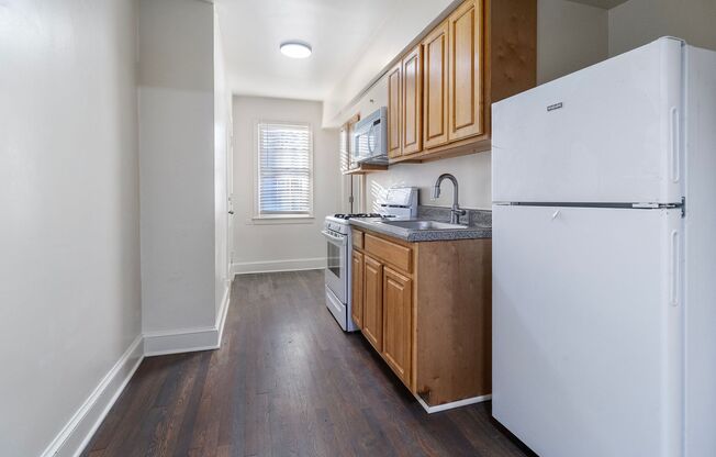 3 beds, 1 bath, $3,400, Unit 1