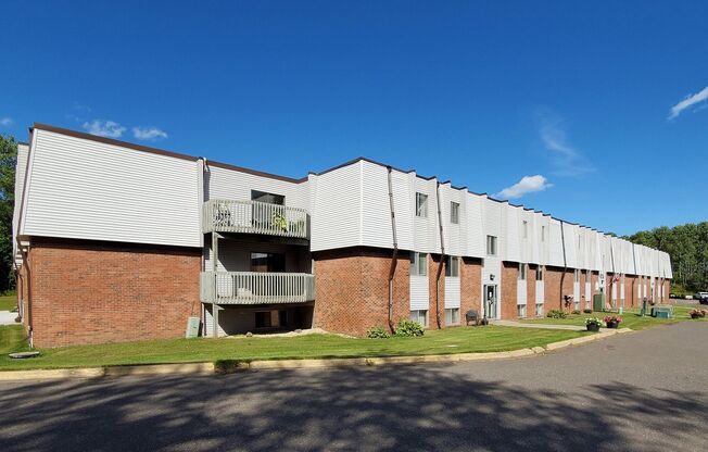 3 beds, 2 baths, $1,800, Unit 108