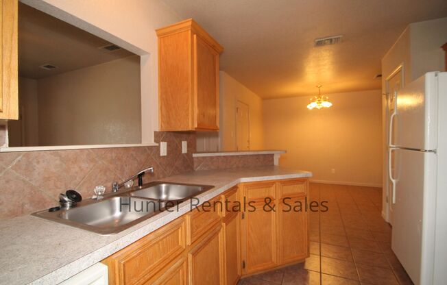 3 beds, 2 baths, $1,200, Unit Unit B