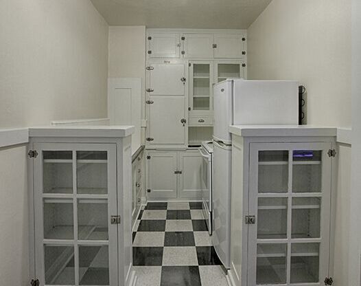 Studio, 1 bath, 445 sqft, $1,350