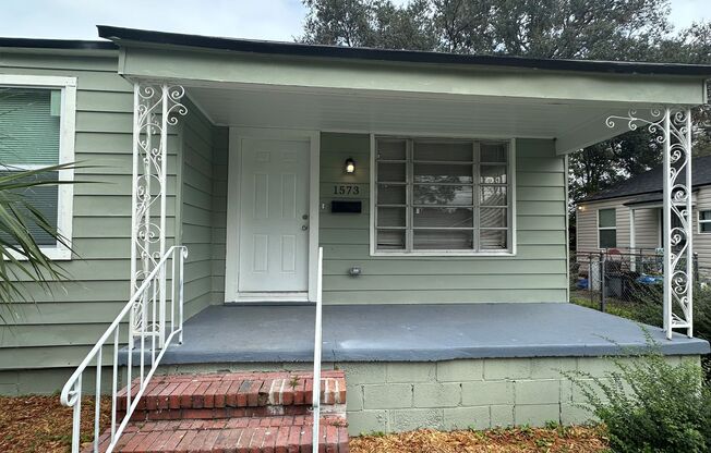 3 beds, 1 bath, $1,300