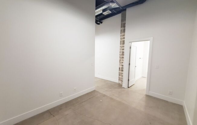 1 bed, 1 bath, 556 sqft, $930, Unit A205