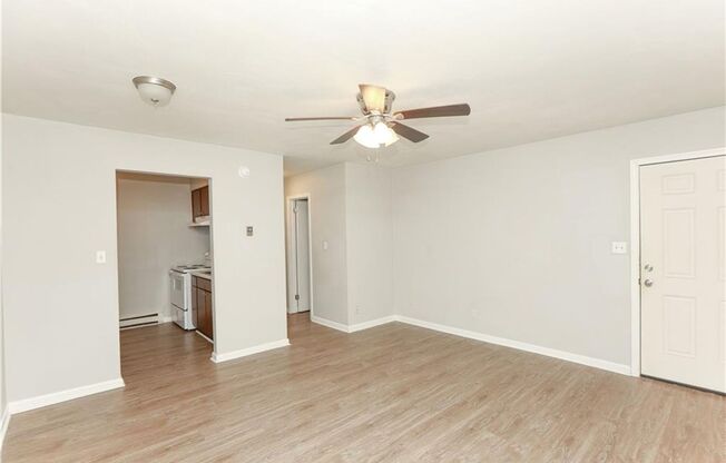 1 bed, 1 bath, 698 sqft, $1,150, Unit D4