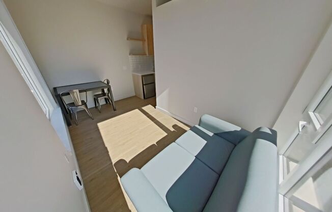 Studio, 1 bath, 331 sqft, $1,175, Unit 406