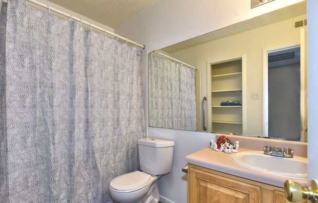 1 bed, 1 bath, 577 sqft, $869, Unit 0523