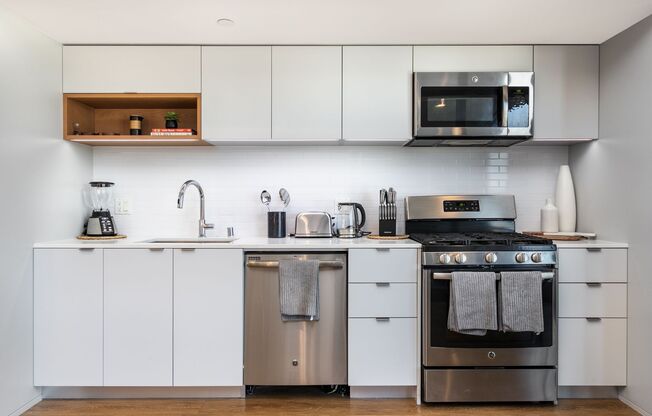 Studio, 1 bath, 561 sqft, $2,400, Unit 408
