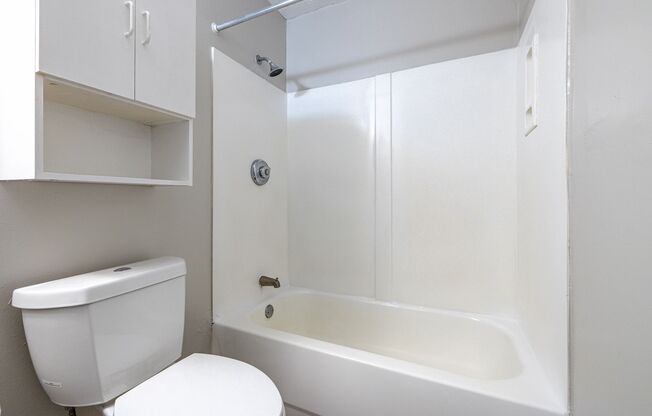 1 bed, 1.5 baths, 700 sqft, $1,200, Unit 1538-L
