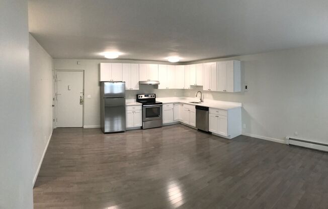 2 beds, 1 bath, 830 sqft, $2,446, Unit 212