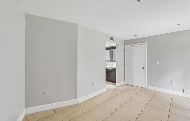 1 bed, 1.5 baths, 866 sqft, $1,900, Unit L- 504